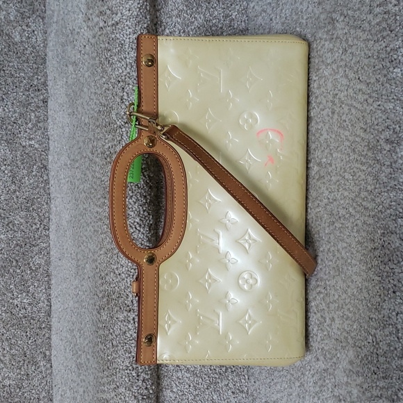 Louis Vuitton Yellow Vernis Roxbury 2 way Authentic - Picture 2 of 13